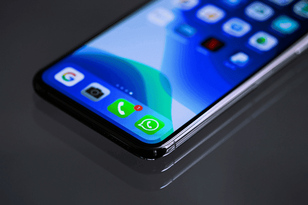 Neste guia completo, você vai entender como recuperar um WhatsApp clonado, quais sinais de alerta observar e quais medidas preventivas adotar para nunca mais passar por esse problema.